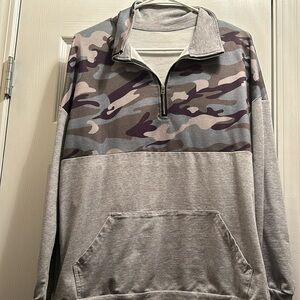 AlvaQ women’s pull over gray and camo size medium